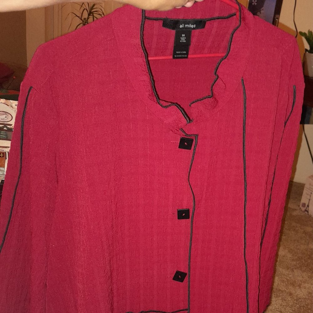 WOMENS PLUS SIZE 3X (RUNS BIG)3/4 LENGTH SLEEVES, DARK PINK ENDS LINED W/BLACK.